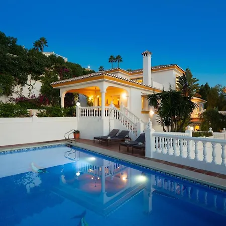 Large Family 500m From With Stunning Views