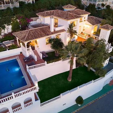 Large Family 500m From With Stunning Views El Faro