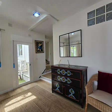 Large Family 500m From With Stunning Views